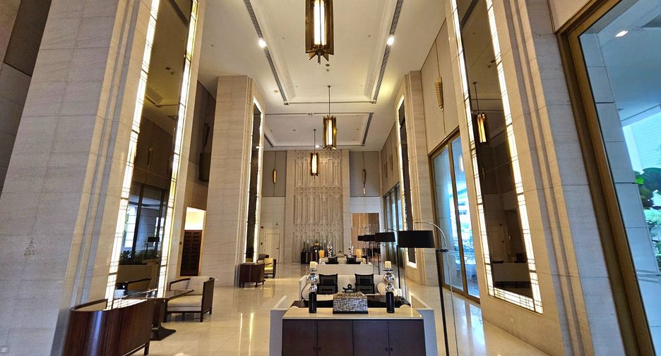 For rent 2 bedrooms condo in Pathum Wan, Bangkok