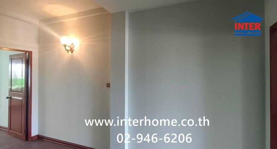 À vendre 4 chambres maison de ville à Mueang Nonthaburi, Nonthaburi