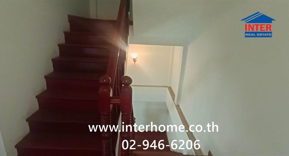 À vendre 4 chambres maison de ville à Mueang Nonthaburi, Nonthaburi