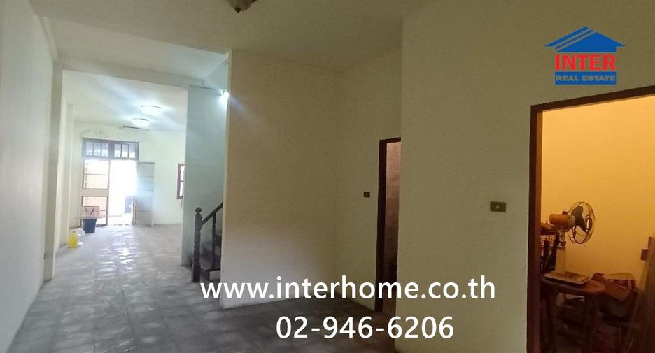 À vendre 4 chambres maison de ville à Mueang Nonthaburi, Nonthaburi