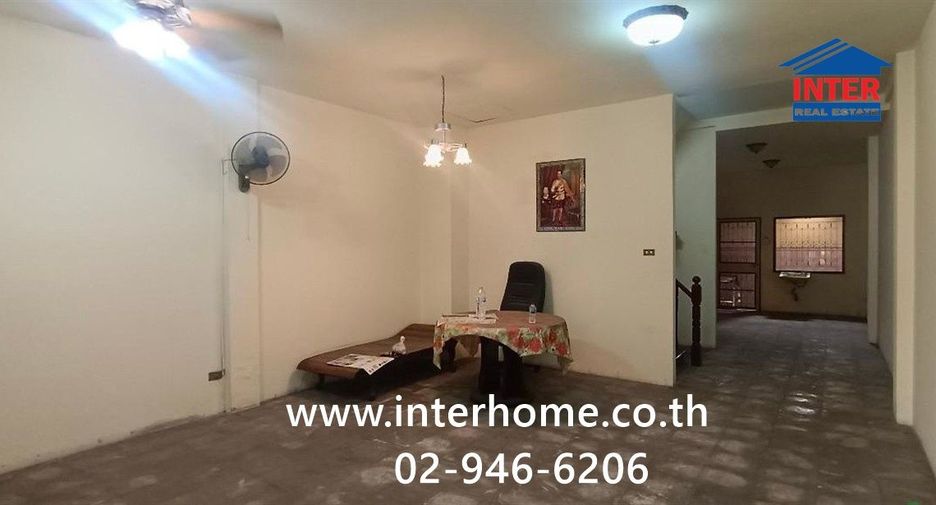 À vendre 4 chambres maison de ville à Mueang Nonthaburi, Nonthaburi