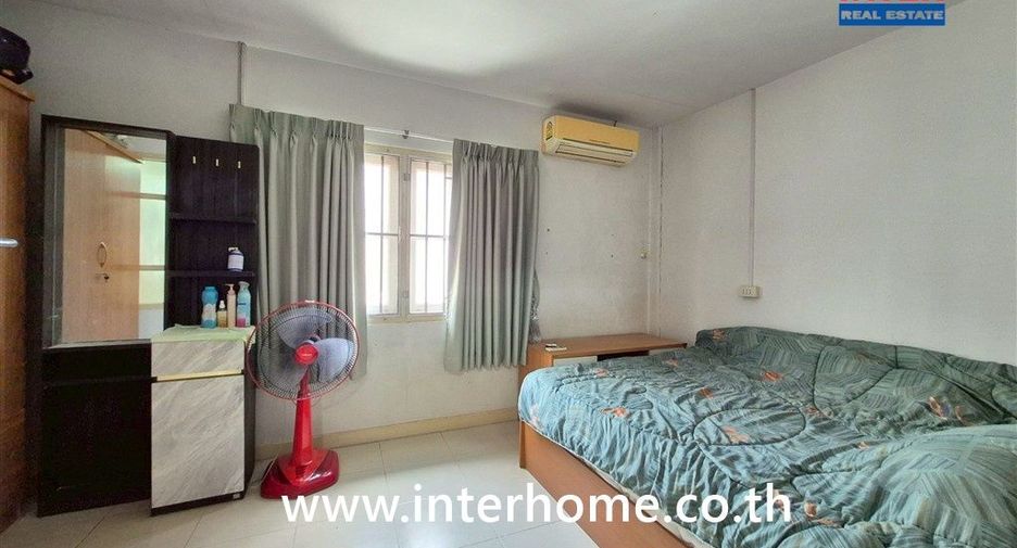 For sale 3 ベッドルーム townhouse in Khlong Sam Wa, Bangkok