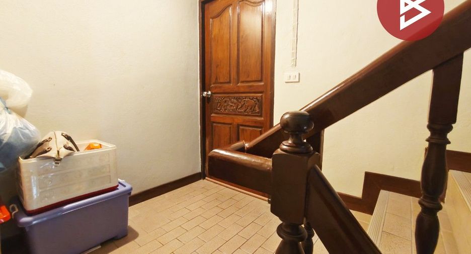Casa adosada en venta de 4 habitaciones en Huai Khwang, Bangkok