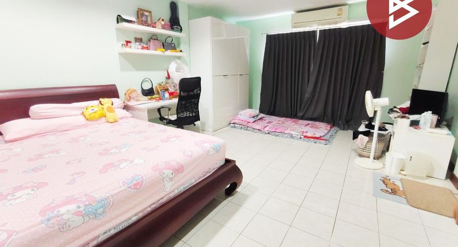 Casa adosada en venta de 4 habitaciones en Huai Khwang, Bangkok