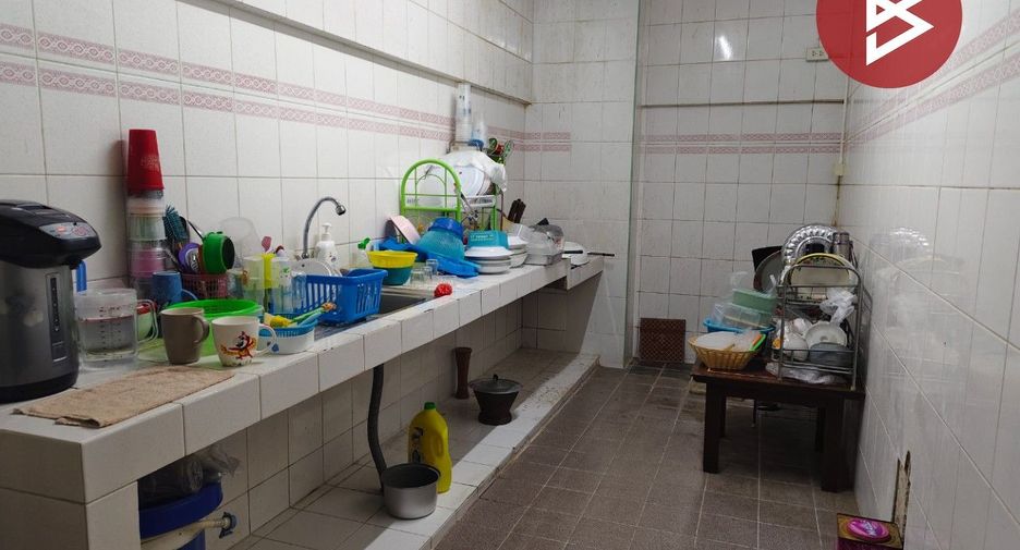 Casa adosada en venta de 4 habitaciones en Huai Khwang, Bangkok
