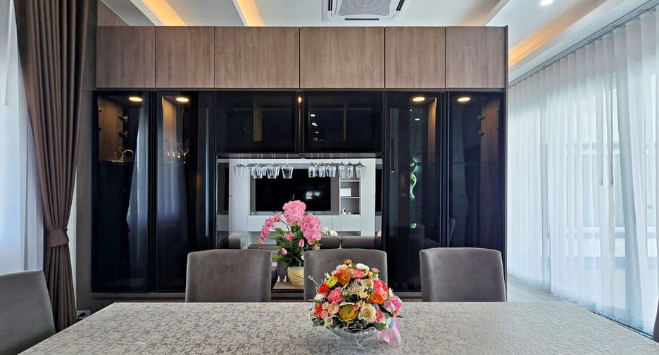 À louer 4 chambres villa à East Pattaya, Pattaya