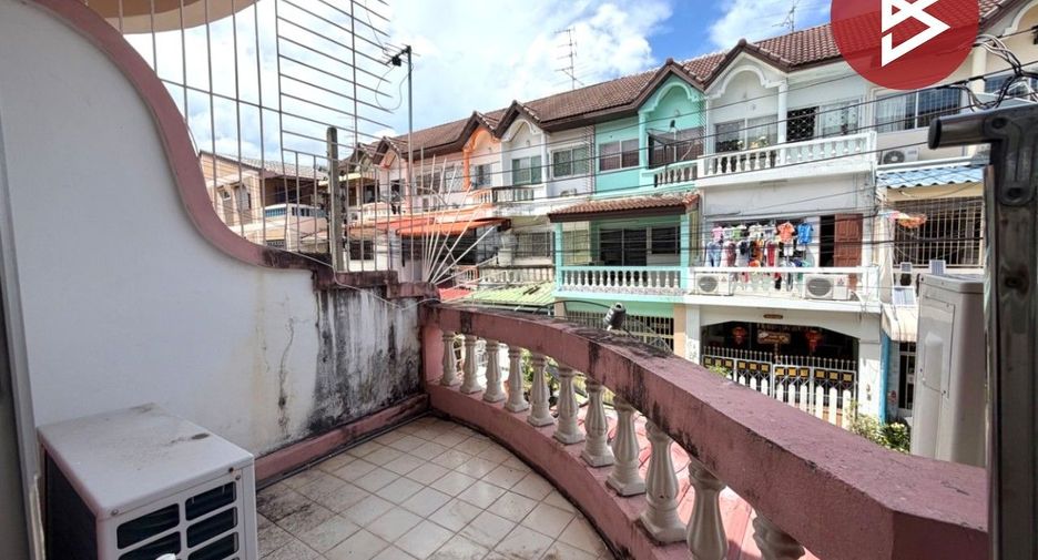 À vendre 3 chambres maison de ville à Thung Khru, Bangkok