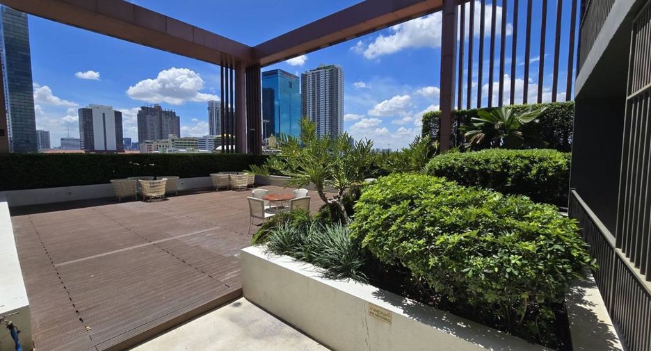 For sale 2 ベッドルーム condo in Watthana, Bangkok