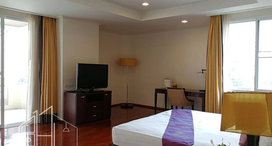 For rent 3 bedrooms condo in Watthana, Bangkok