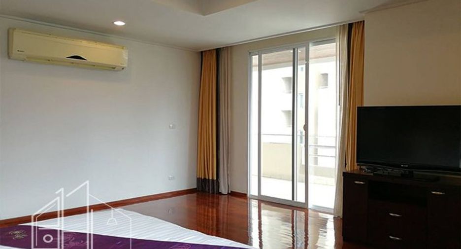 For rent 3 bedrooms condo in Watthana, Bangkok