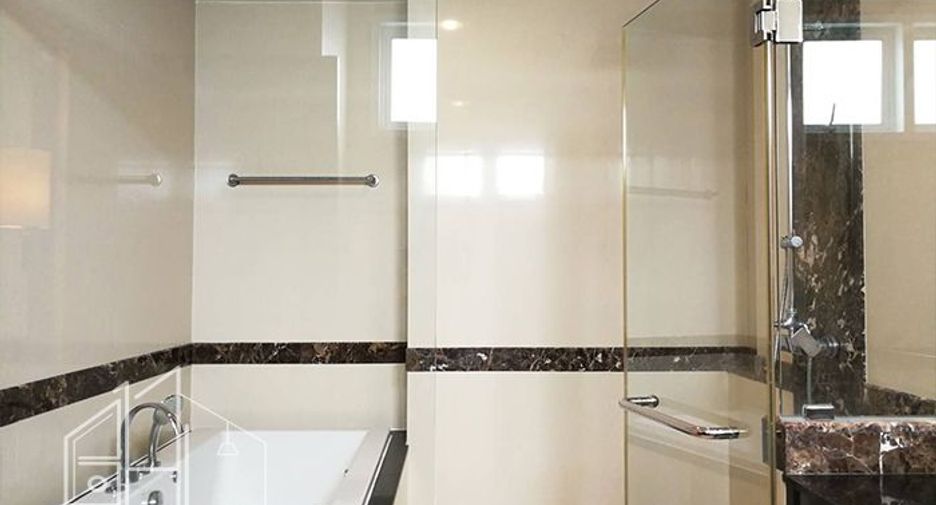 For rent 3 bedrooms condo in Watthana, Bangkok