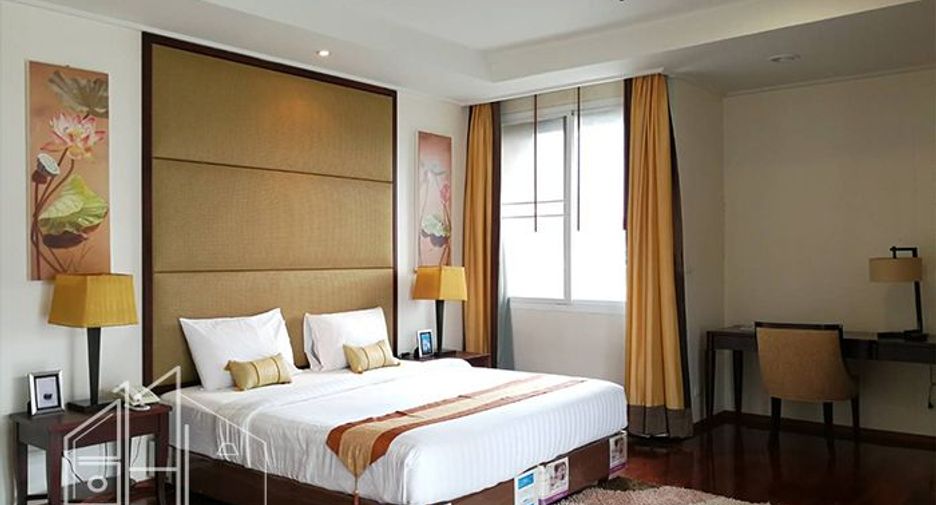For rent 3 bedrooms condo in Watthana, Bangkok