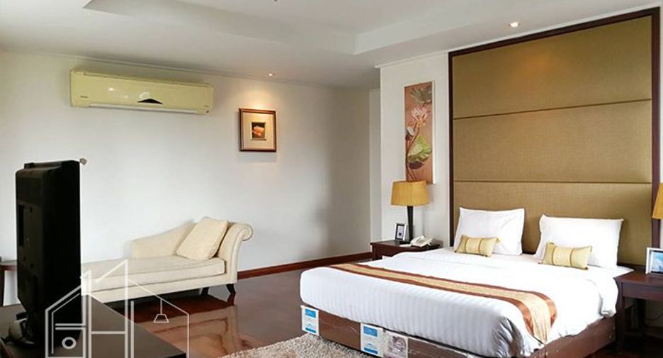 For rent 3 bedrooms condo in Watthana, Bangkok