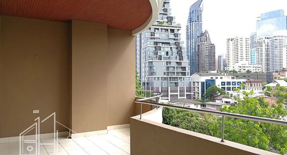 For rent 3 bedrooms condo in Watthana, Bangkok