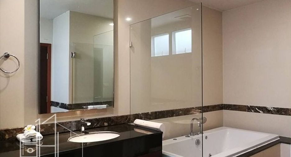 For rent 3 bedrooms condo in Watthana, Bangkok