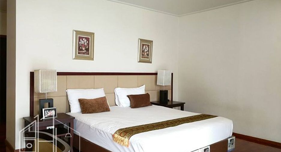 For rent 3 bedrooms condo in Watthana, Bangkok