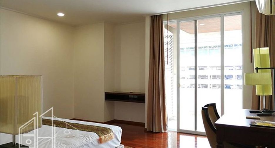 For rent 3 bedrooms condo in Watthana, Bangkok