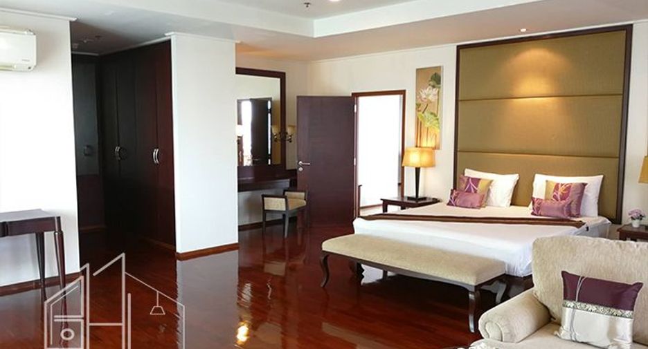 For rent 3 bedrooms condo in Watthana, Bangkok