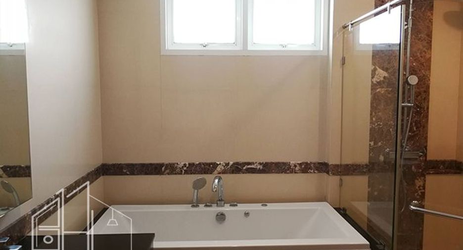 For rent 3 bedrooms condo in Watthana, Bangkok