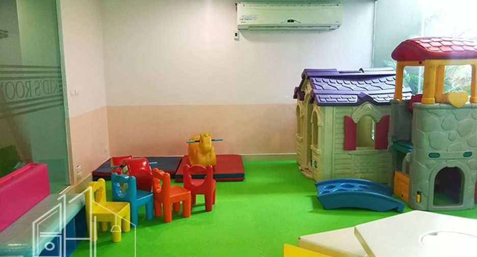 For rent 3 bedrooms condo in Watthana, Bangkok