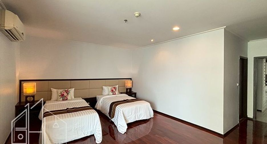 For rent 2 bedrooms condo in Watthana, Bangkok