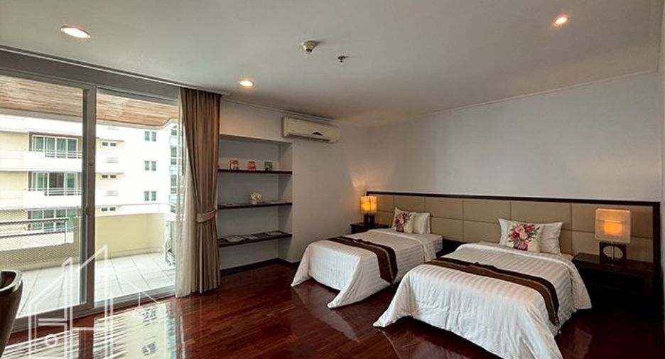 For rent 2 bedrooms condo in Watthana, Bangkok