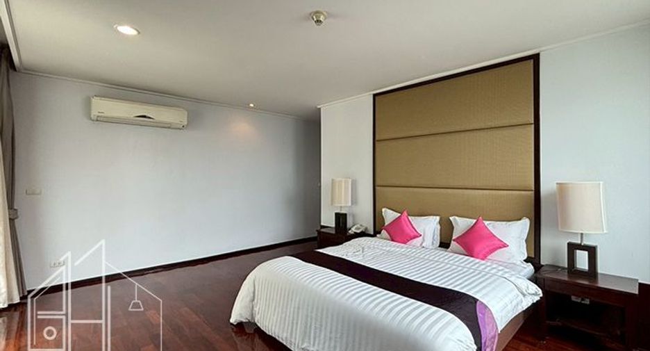 For rent 2 bedrooms condo in Watthana, Bangkok