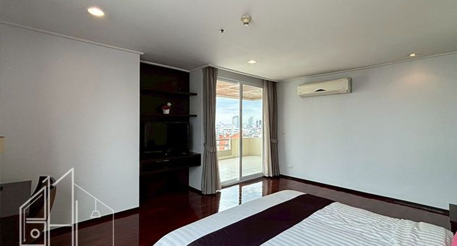 For rent 2 bedrooms condo in Watthana, Bangkok