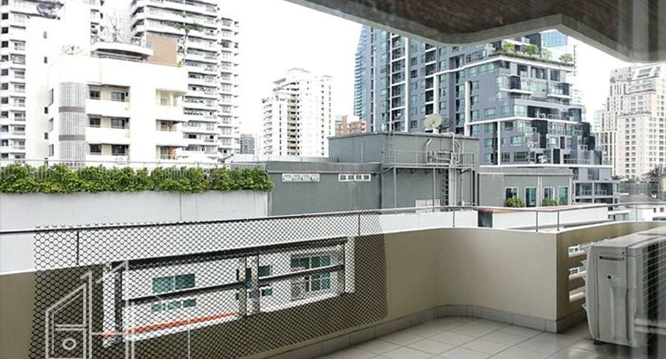 For rent 2 bedrooms apartment in Watthana, Bangkok