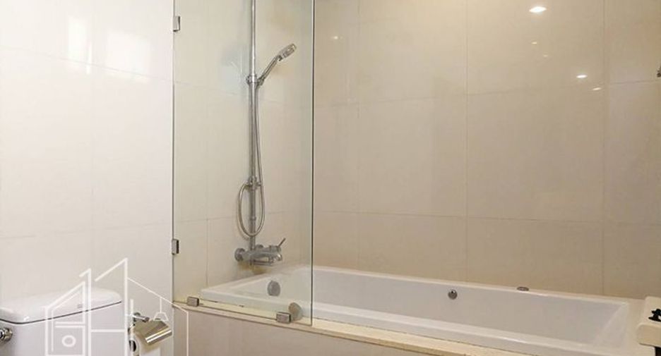 For rent 2 bedrooms apartment in Watthana, Bangkok