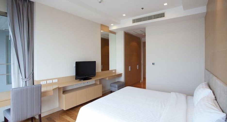 For rent 3 bedrooms apartment in Watthana, Bangkok