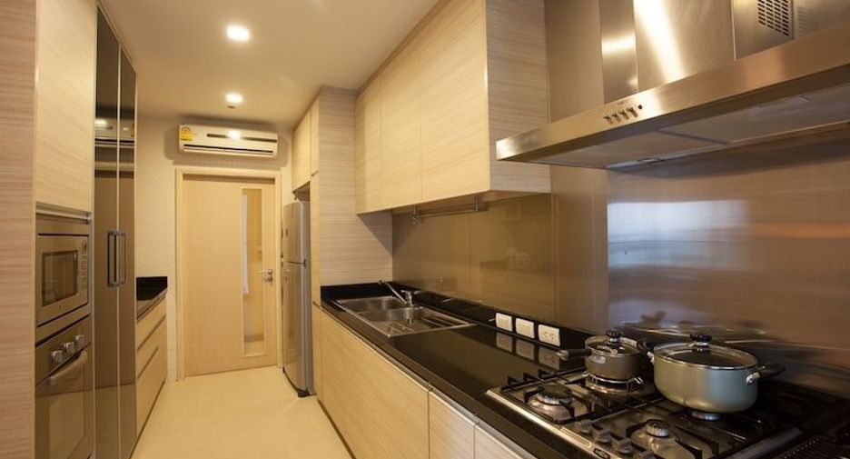 For rent 3 bedrooms apartment in Watthana, Bangkok