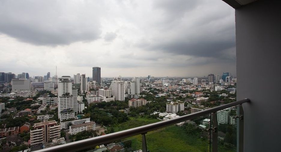 For rent 3 bedrooms apartment in Watthana, Bangkok