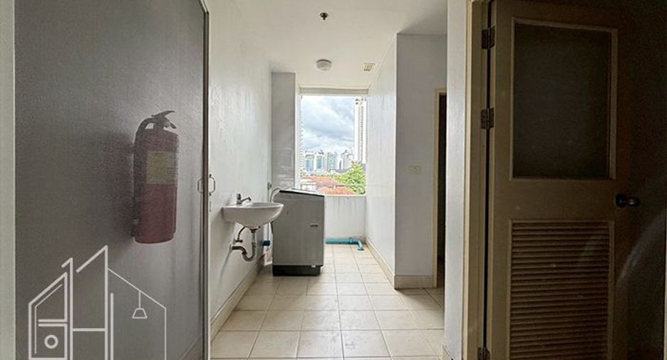 For rent 2 bedrooms condo in Watthana, Bangkok