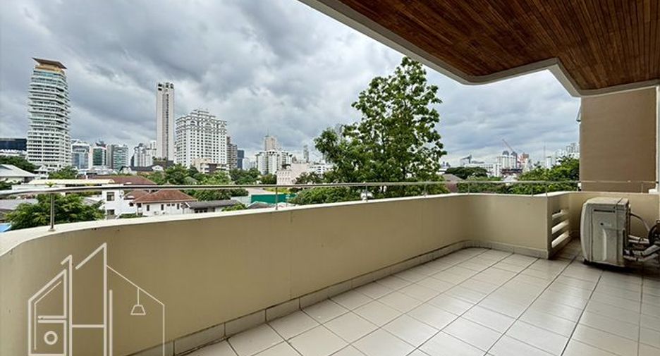 For rent 2 bedrooms condo in Watthana, Bangkok