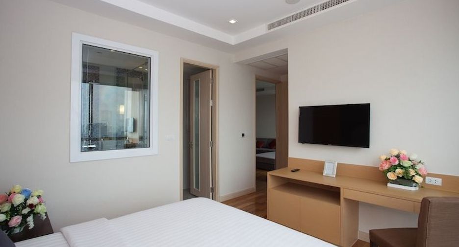 For rent 2 bedrooms apartment in Watthana, Bangkok