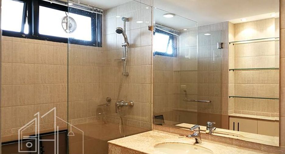 For rent 6 bedrooms apartment in Watthana, Bangkok