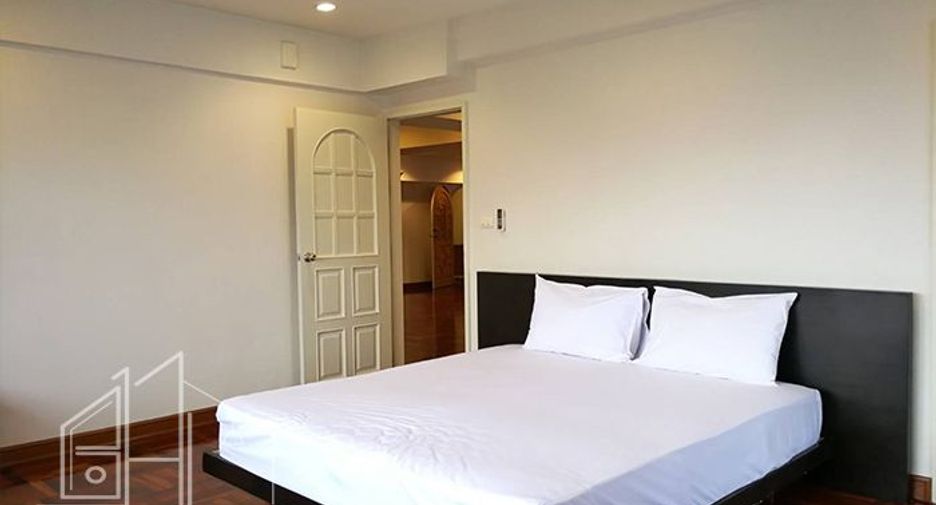For rent 6 bedrooms apartment in Watthana, Bangkok