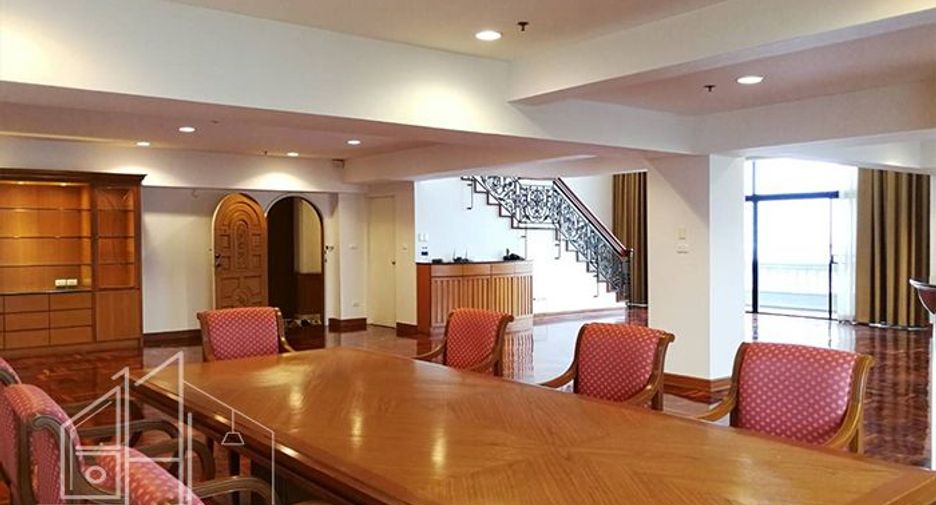 For rent 6 bedrooms apartment in Watthana, Bangkok