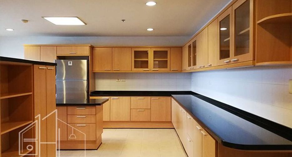 For rent 6 bedrooms apartment in Watthana, Bangkok
