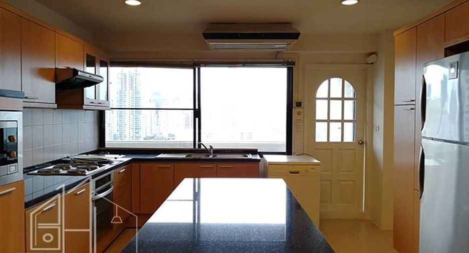 For rent 6 bedrooms apartment in Watthana, Bangkok