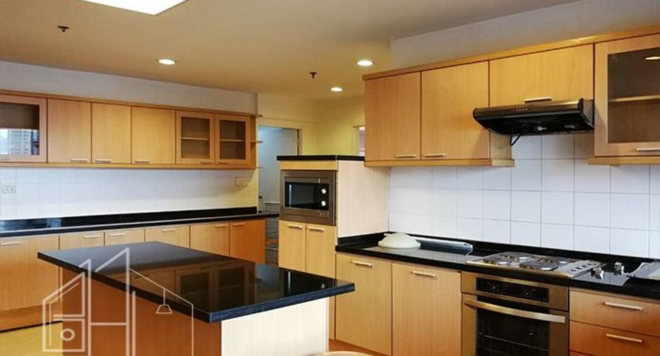 For rent 6 bedrooms apartment in Watthana, Bangkok