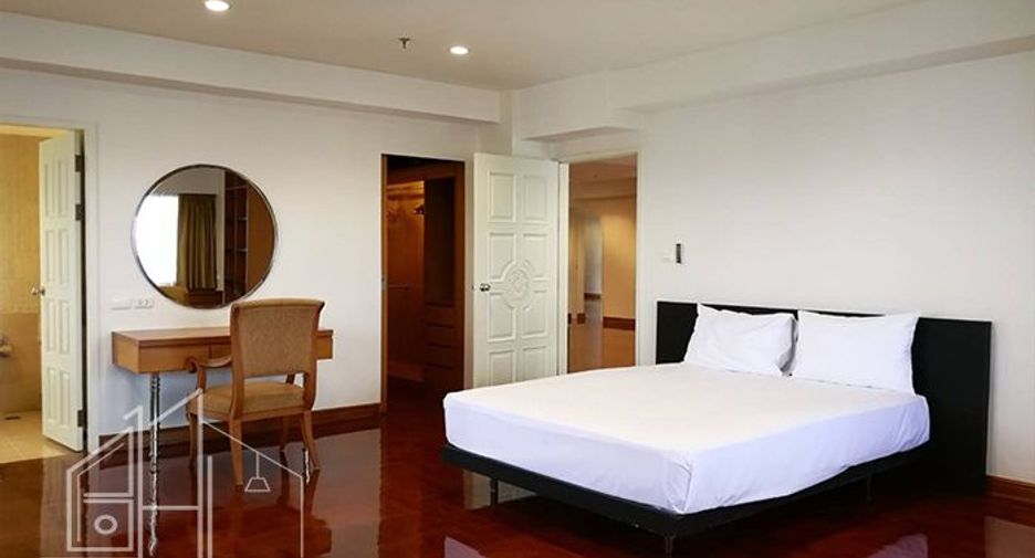 For rent 6 bedrooms apartment in Watthana, Bangkok