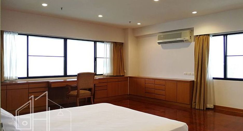 For rent 6 bedrooms apartment in Watthana, Bangkok