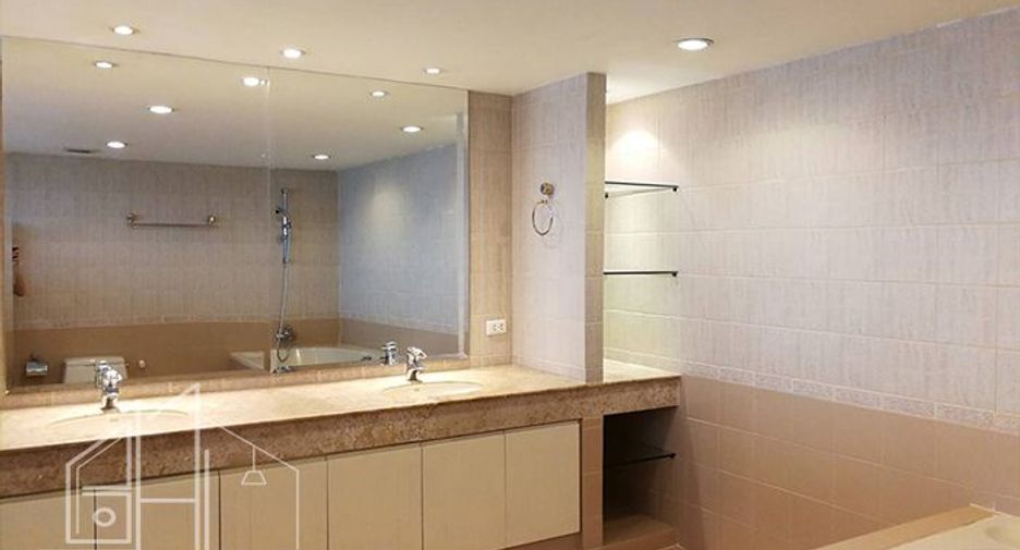 For rent 6 bedrooms apartment in Watthana, Bangkok