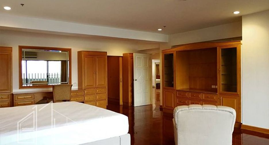 For rent 6 bedrooms apartment in Watthana, Bangkok