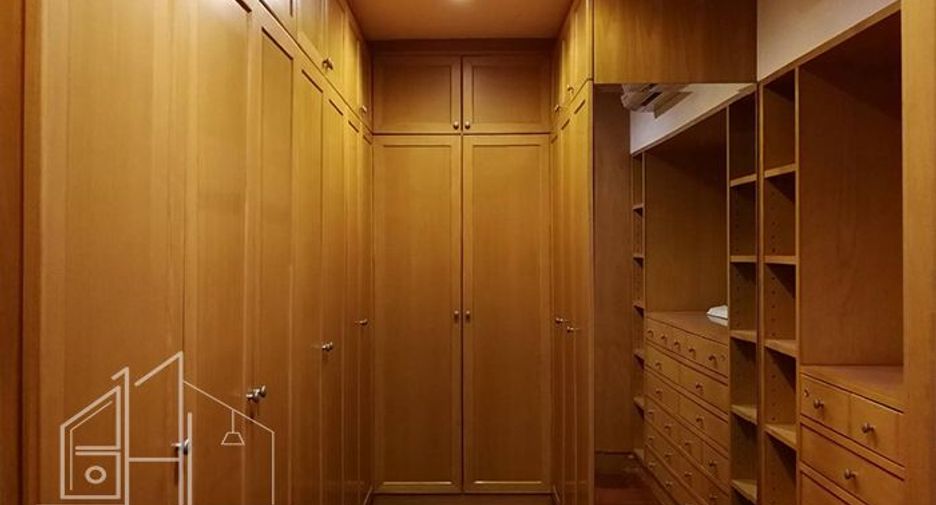 For rent 6 bedrooms apartment in Watthana, Bangkok