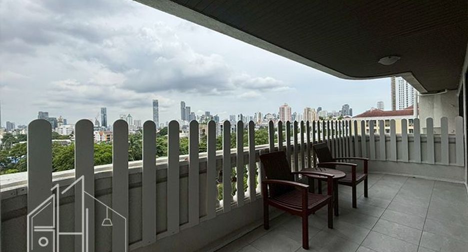 For rent 4 bedrooms apartment in Watthana, Bangkok