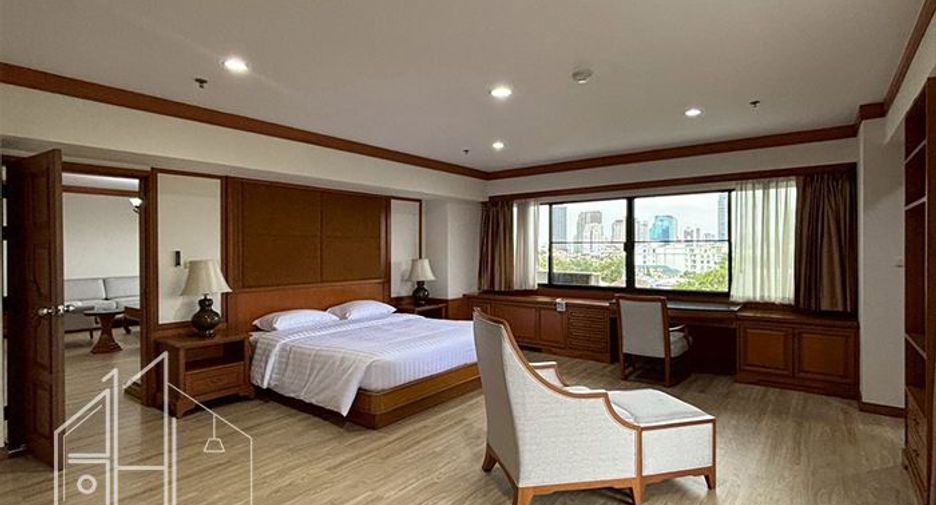 For rent 4 bedrooms apartment in Watthana, Bangkok