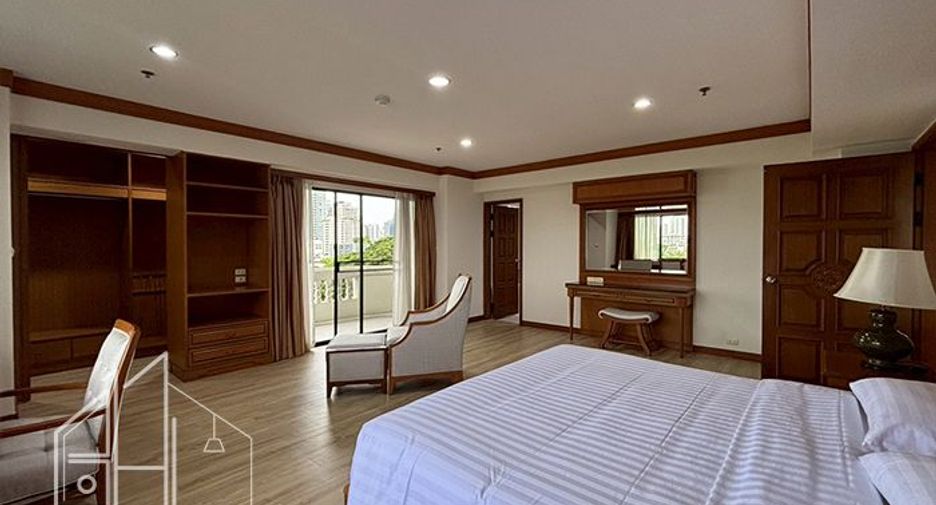 For rent 4 bedrooms apartment in Watthana, Bangkok